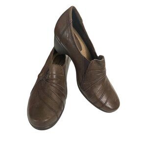 Earth Origins women's size 7(Wide) Brown Leather 2 inch heel loafer Shoes